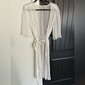 Elegant White Lace Trim Robe